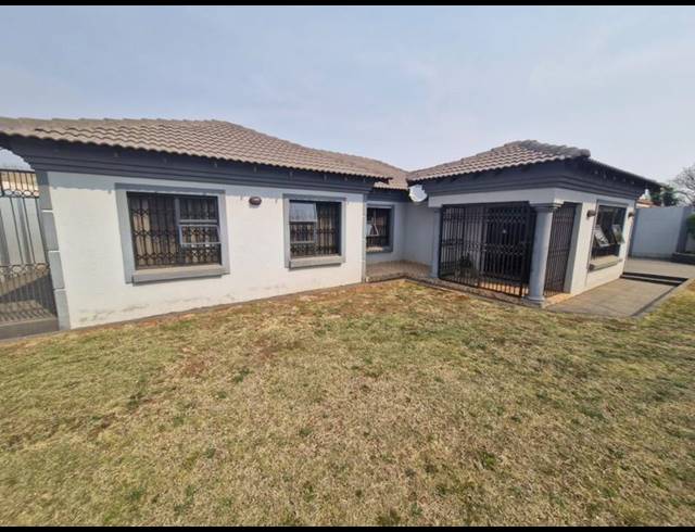 4 BEDROOM HOUSE FOR SALE IN DANVILLE